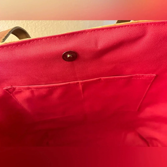 Mexico Givaway Straw Tote with pink interior lining. Tan and Pink. - Picture 2 of 11